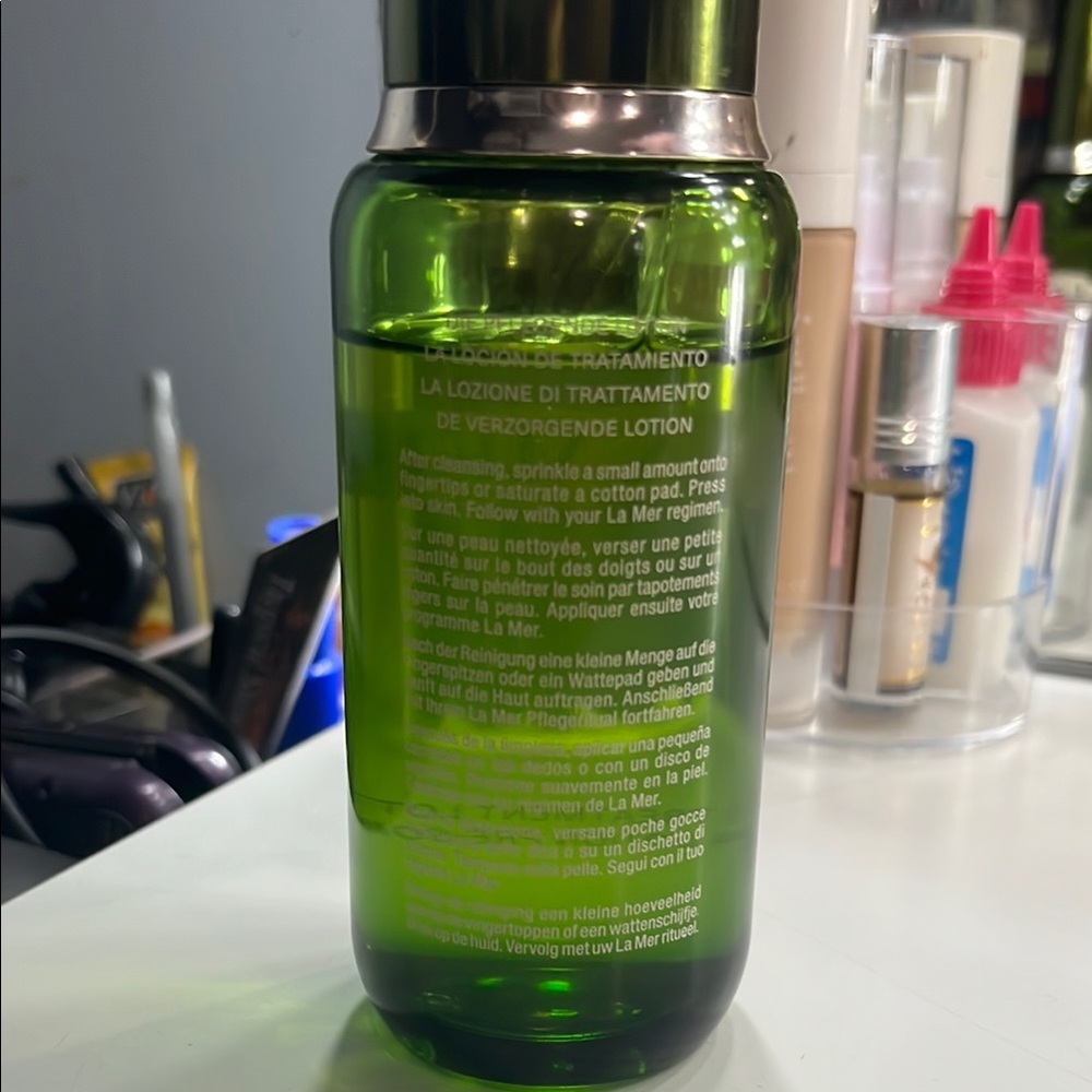 La Mer Green Skincare Bottle - Picture 2 of 2